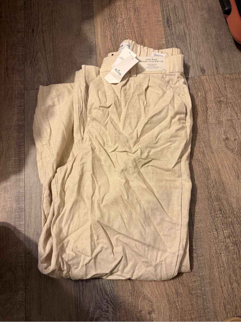 Hollister Lightweight Wide-Leg Linen-Blend Pants in Beige/Cream